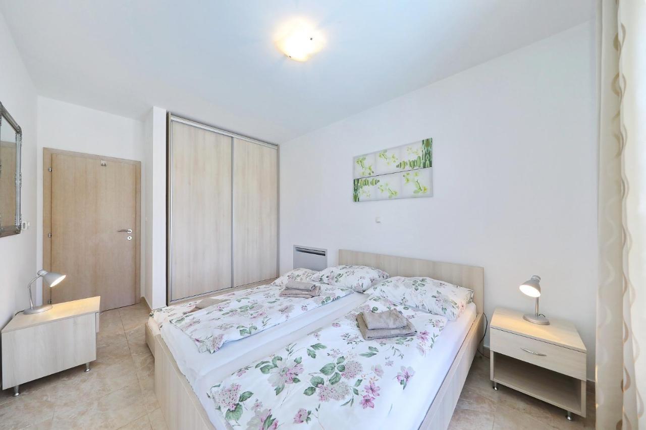 Apartments Punta Privlaka  Kültér fotó