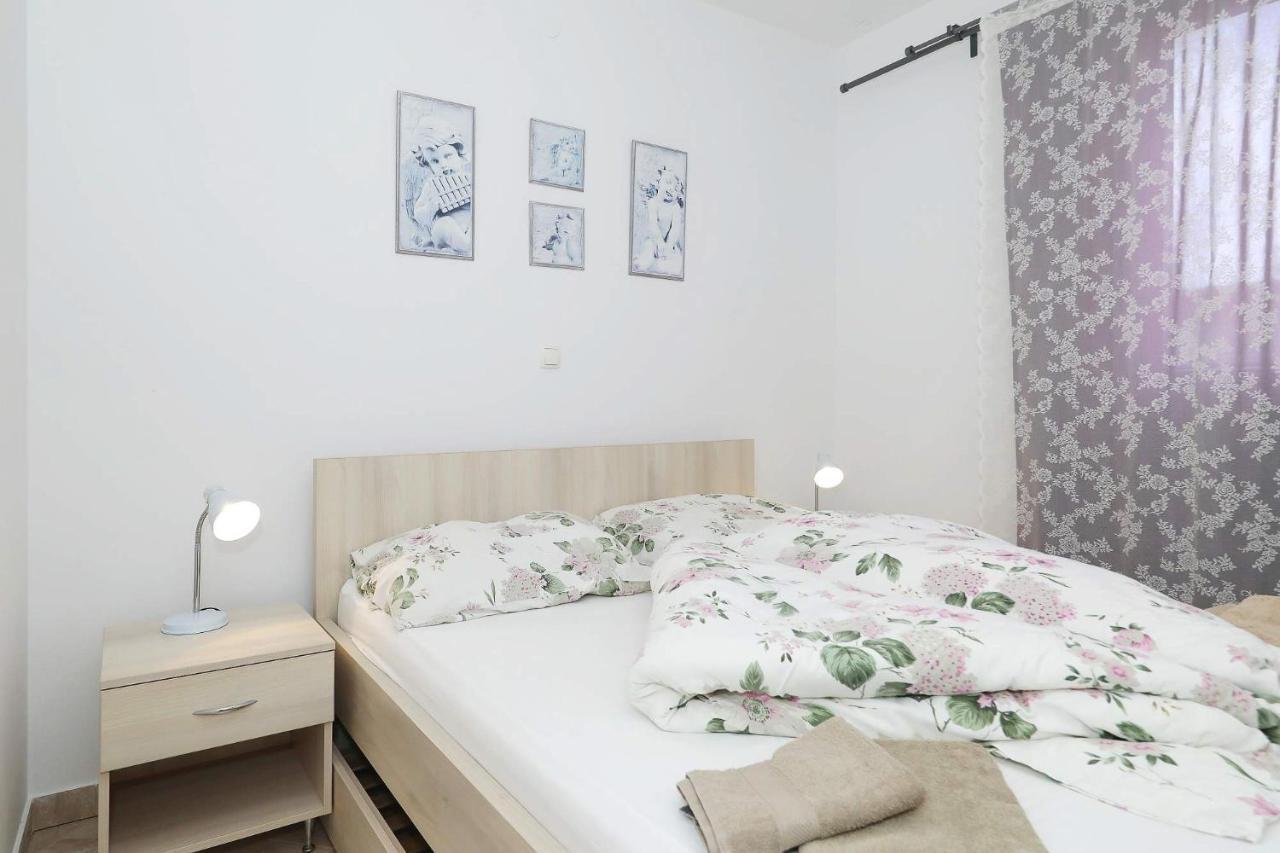 Apartments Punta Privlaka  Kültér fotó